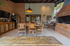 Casa em São Sebastião - Casa com Piscina e Área Gourmet em Barra do Una