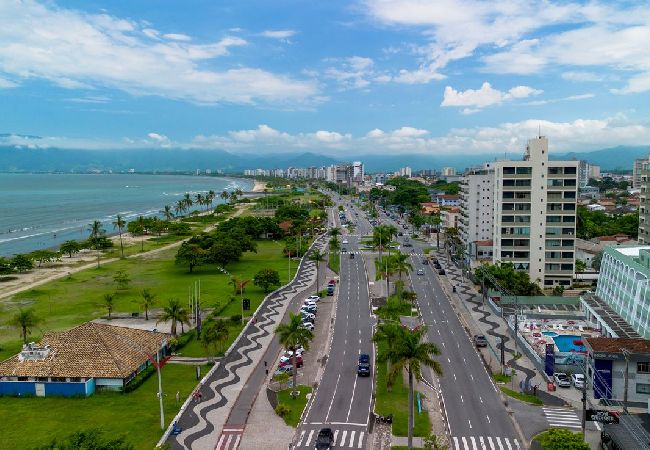 Apartamento em Caraguatatuba - Cobertura para 9 com Churrasqueira e Ar no Centro