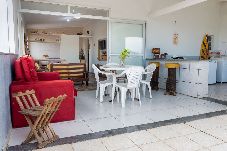 Apartamento em Caraguatatuba - Cobertura para 9 com Churrasqueira e Ar no Centro