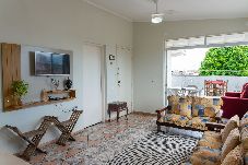 Apartamento em Caraguatatuba - Cobertura para 9 com Churrasqueira e Ar no Centro