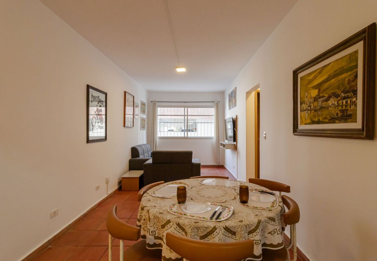 Apartamento em Guarujá - Apto para 6 pessoas a 400m do mar na Barra Funda