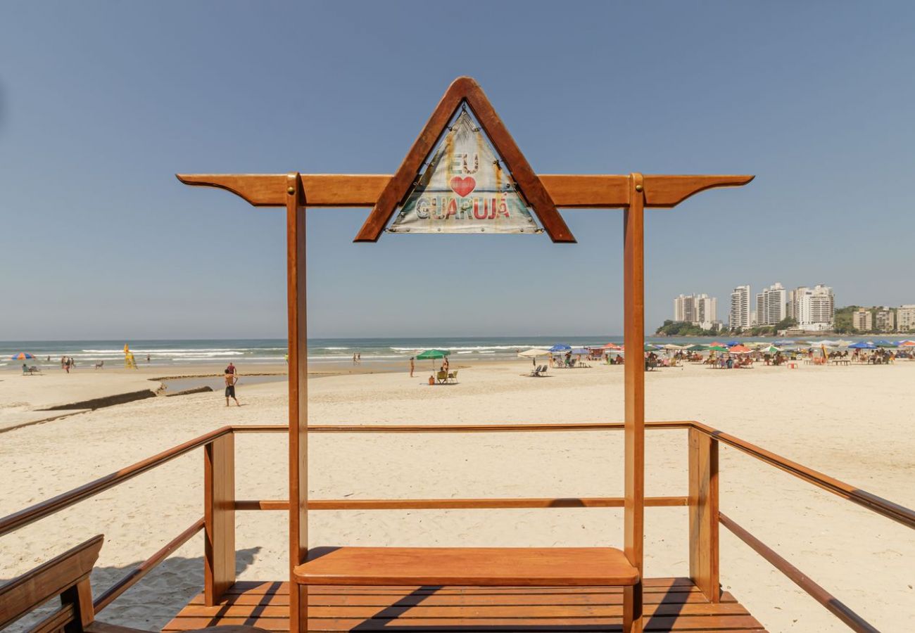 Apartamento em Guarujá - Apto p/ 6 pessoas a 400m da Praia das Pitangueiras