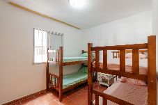 Apartamento em Guarujá - Apto para 6 pessoas a 400m do mar na Barra Funda