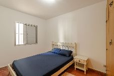 Apartamento em Guarujá - Apto para 6 pessoas a 400m do mar na Barra Funda