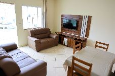 Apartamento em Rio das Ostras - Apto c Varanda e Churrasqueira 1km Praia do Trevo