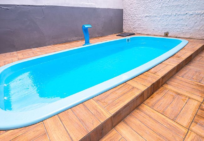 Casa em Camaçari - Casa com Piscina e Churrasqueira em Arembepe