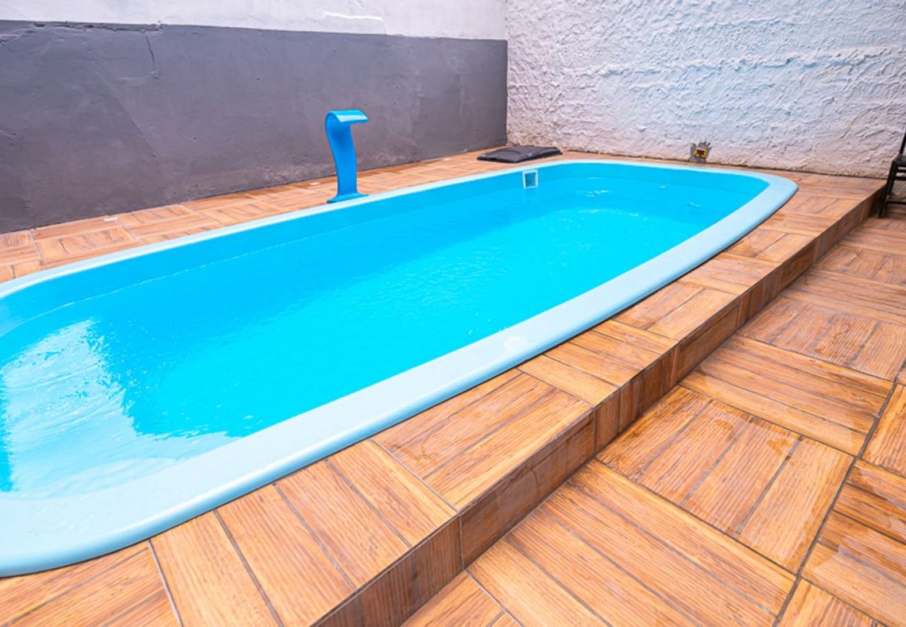 Casa em Camaçari - Casa com Piscina e Churrasqueira em Arembepe