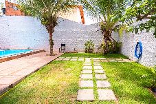 Casa em Camaçari - Casa com Piscina e Churrasqueira em Arembepe