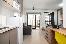 Estúdio em São Paulo - Studio com Varanda ao Lado da Estação Pinheiros