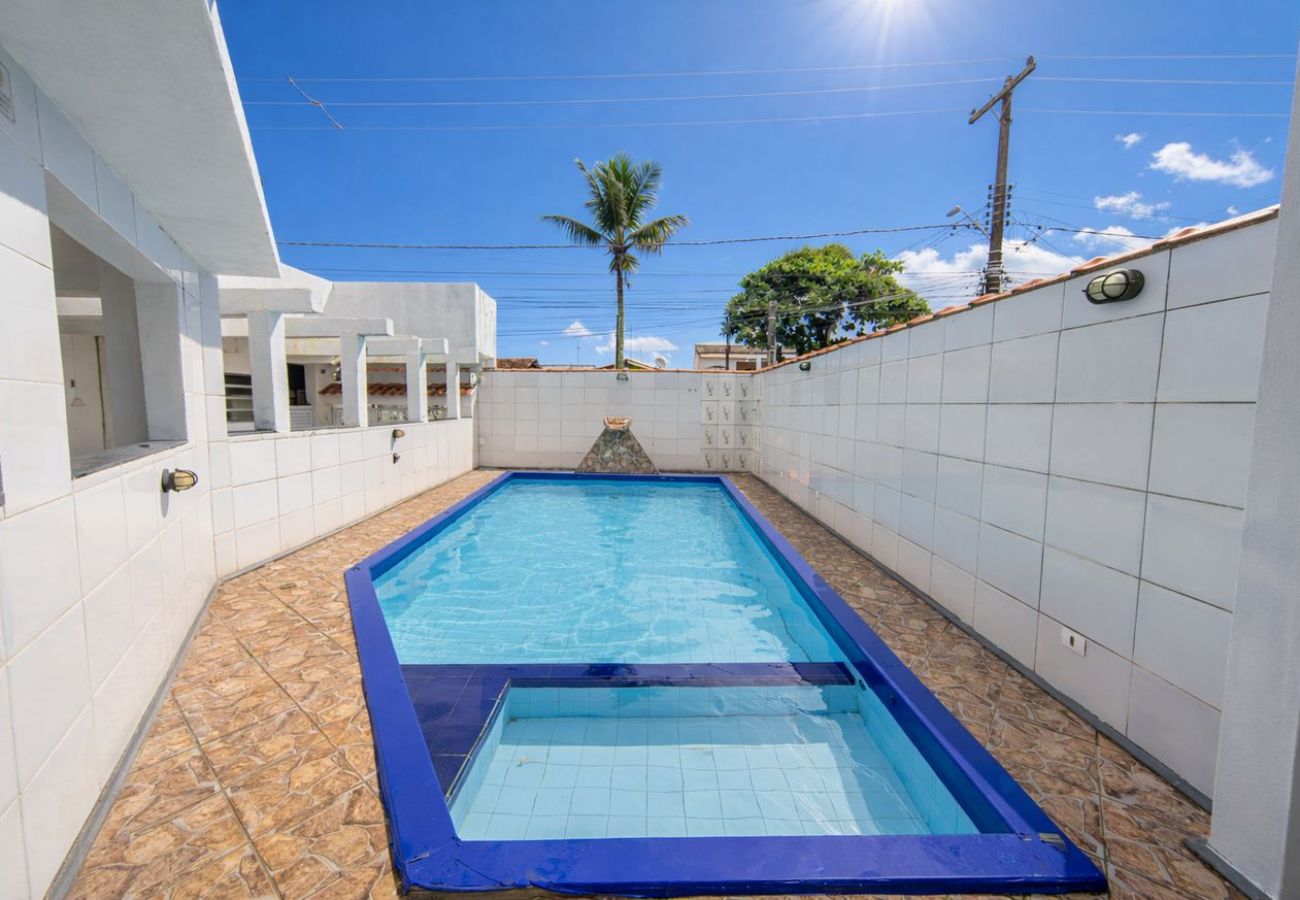 Casa em Itanhaém - Casa com Piscina e Churrasqueira no Savoy