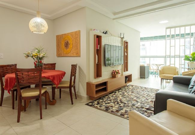 Apartamento em Guarapari - Apto a 200m da Praia do Morro c/ Varanda e Garagem