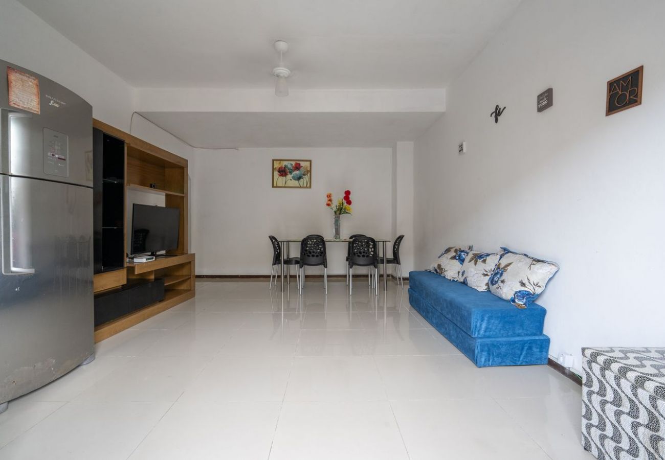 Apartamento em Rio das Ostras - Apartamento Pet Friendly a 300 m da Praia do Trevo