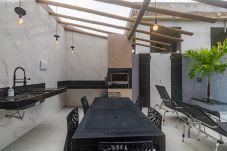 Apartamento em Porto Seguro - Apto 02 c Ar Condicionado, Piscina e Churrasqueira