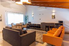 Casa em Guarujá - Casa com 3 Suítes, Piscina e Churrasqueira