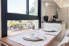 Apartamento em Porto Alegre - Studio c Vaga, Smart Lock e Ar no Vila João Pessoa