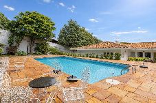 Casa em Atibaia - Casa Alto Padrão com Churrasqueira e Piscina