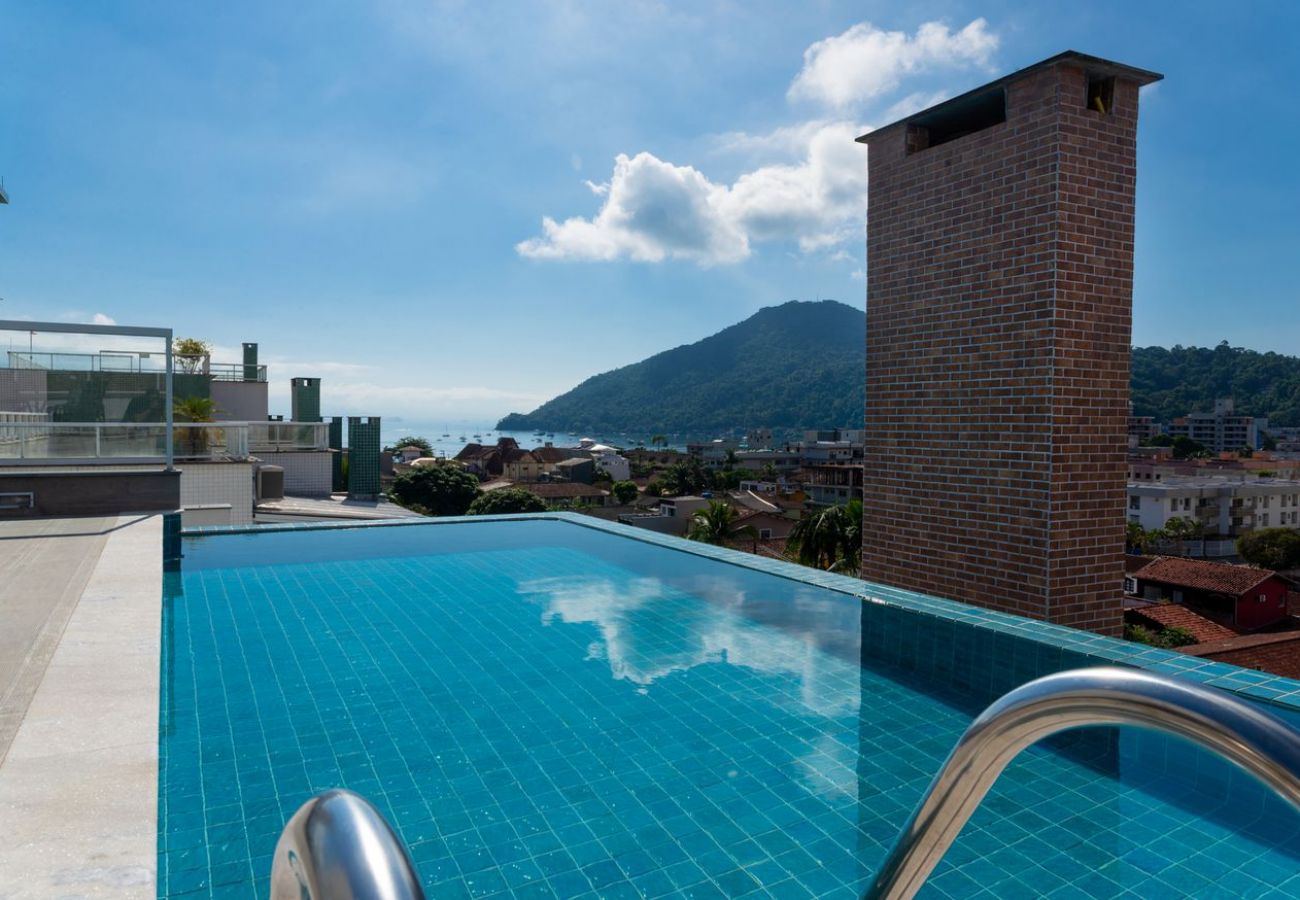 Apartamento em Ubatuba - Apto a 280m da Praia do Itaguá c Piscina e Garagem