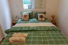 Apartamento em Ubatuba - Apto a 280m da Praia do Itaguá c Piscina e Garagem
