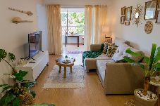Apartamento em Ubatuba - Apto a 280m da Praia do Itaguá c Piscina e Garagem