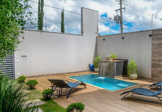 Casa em Franca - Casa com Piscina Aquecida, Churrasqueira e Hidro