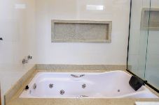 Casa em Franca - Casa com Piscina Aquecida, Churrasqueira e Hidro