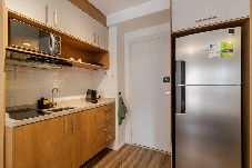 Estúdio em São Paulo - Studio com Varanda ao lado do metrô em Pinheiros