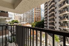 Estúdio em São Paulo - Studio com Varanda ao lado do metrô em Pinheiros