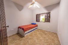 Casa em Bertioga - Casa para 15 com Churrasqueira e Ar a 35m da Praia