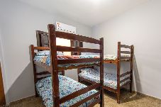 Casa em Bertioga - Casa para 15 com Churrasqueira e Ar a 35m da Praia