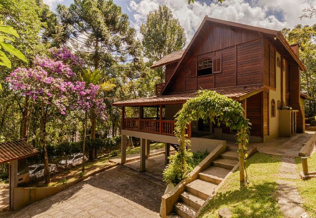 Casa em Campos do Jordão - Casa com Lareira e 3 suítes no Parque das Fontes