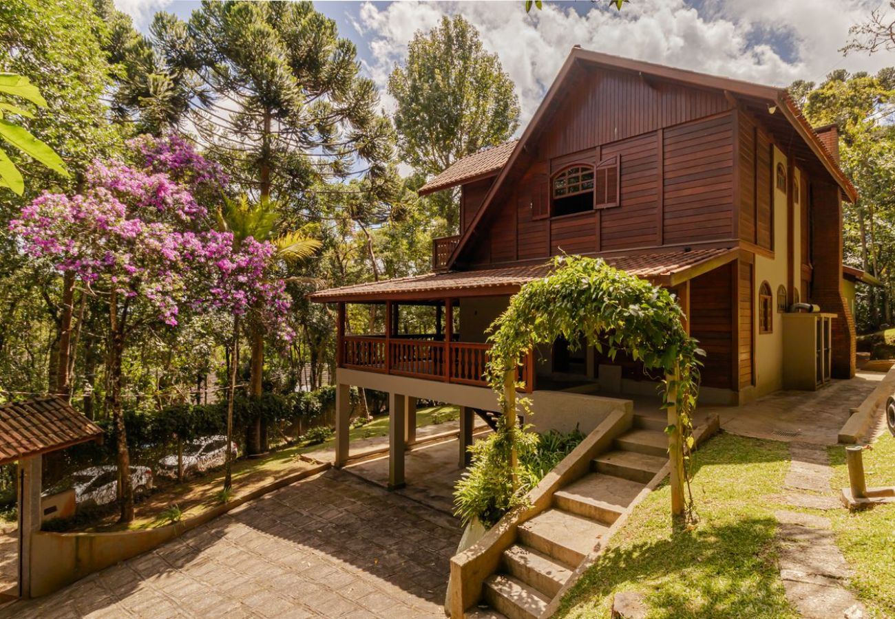 Casa em Campos do Jordão - Casa com Lareira e 3 suítes no Parque das Fontes