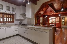 Casa em Campos do Jordão - Casa com Lareira e 3 suítes no Parque das Fontes