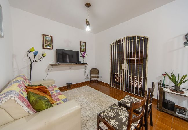 Casa em Praia Grande - Casa Pet Friendly c Churrasqueira a 500m da Praia