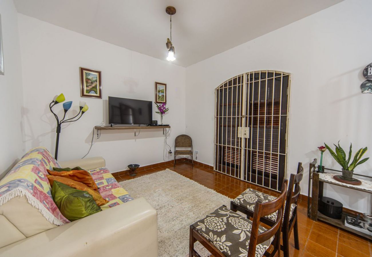 Casa em Praia Grande - Casa Pet Friendly c Churrasqueira a 500m da Praia