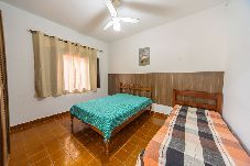 Casa em Praia Grande - Casa Pet Friendly c Churrasqueira a 500m da Praia
