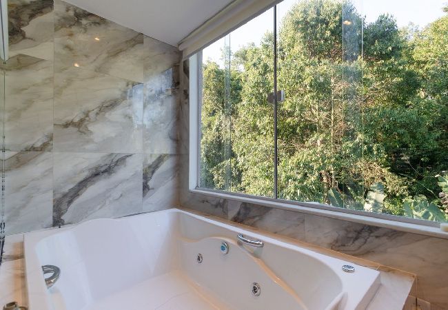 Casa em Rio de Janeiro - Casa Climatizada com Hidromassagem em Jacarepaguá