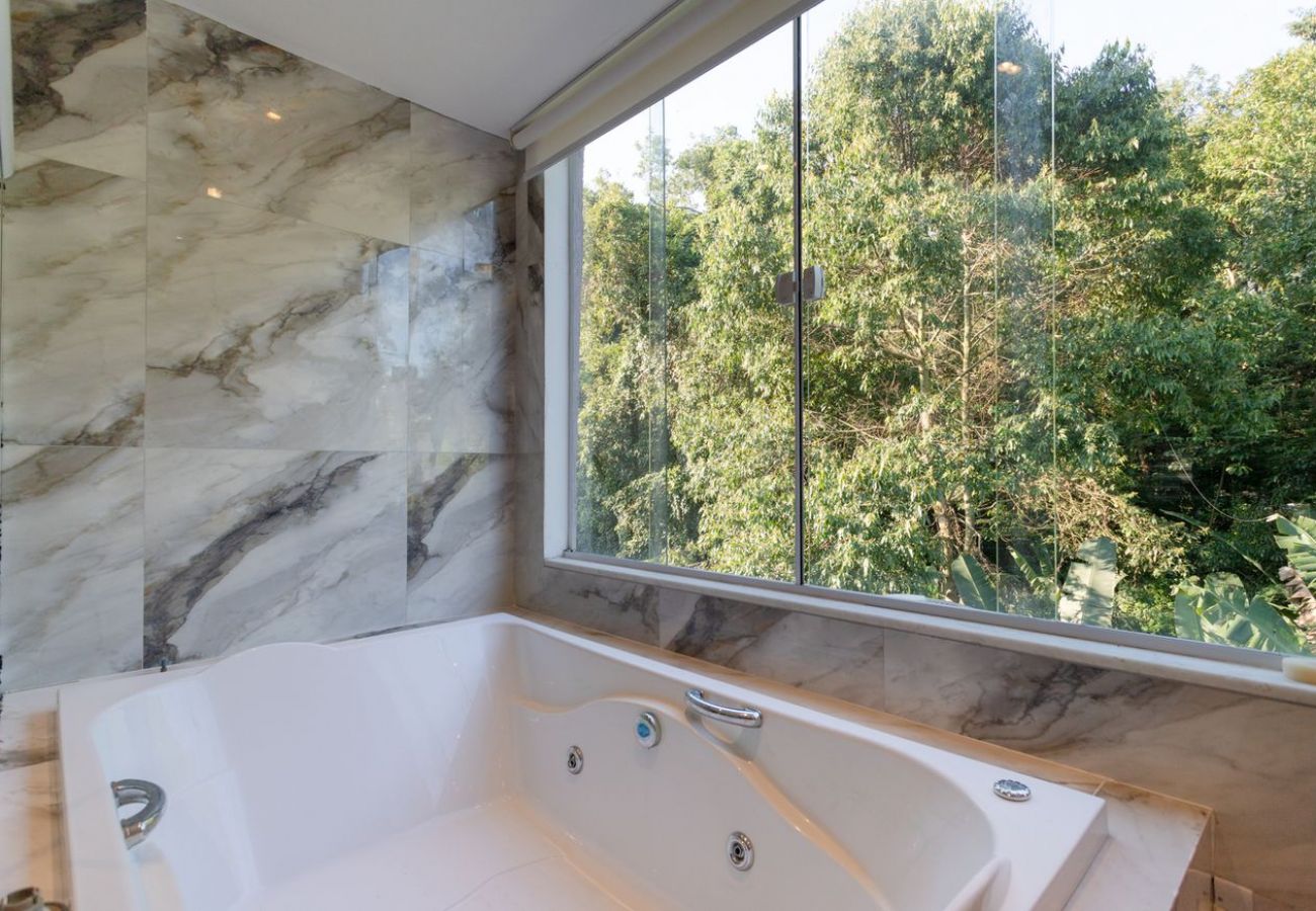 Casa em Rio de Janeiro - Casa Climatizada com Hidromassagem em Jacarepaguá