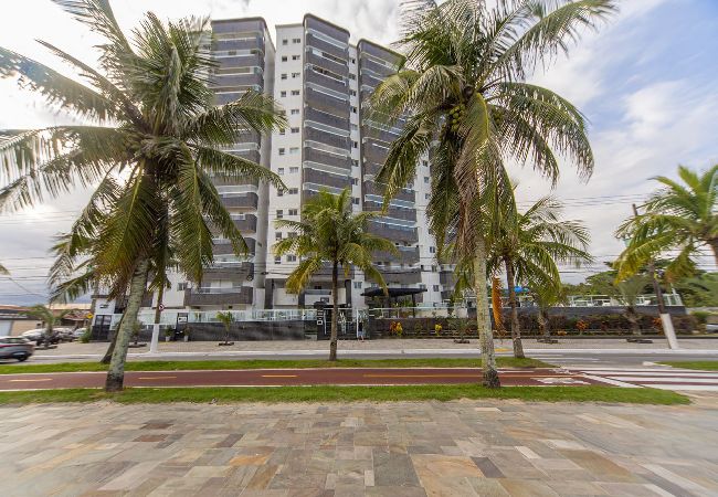 Apartamento em Praia Grande - Apartamento Beira Mar com Varanda e Churrasqueira