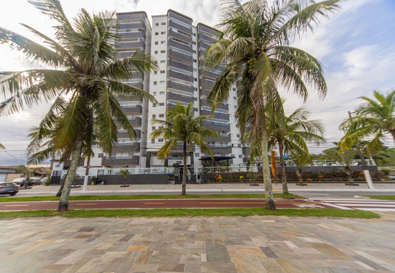 Apartamento em Praia Grande - Apartamento Beira Mar com Varanda e Churrasqueira