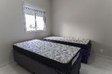 Apartamento em Mongaguá - Apto Beira-Mar com Piscina e Garagem em Umuarama