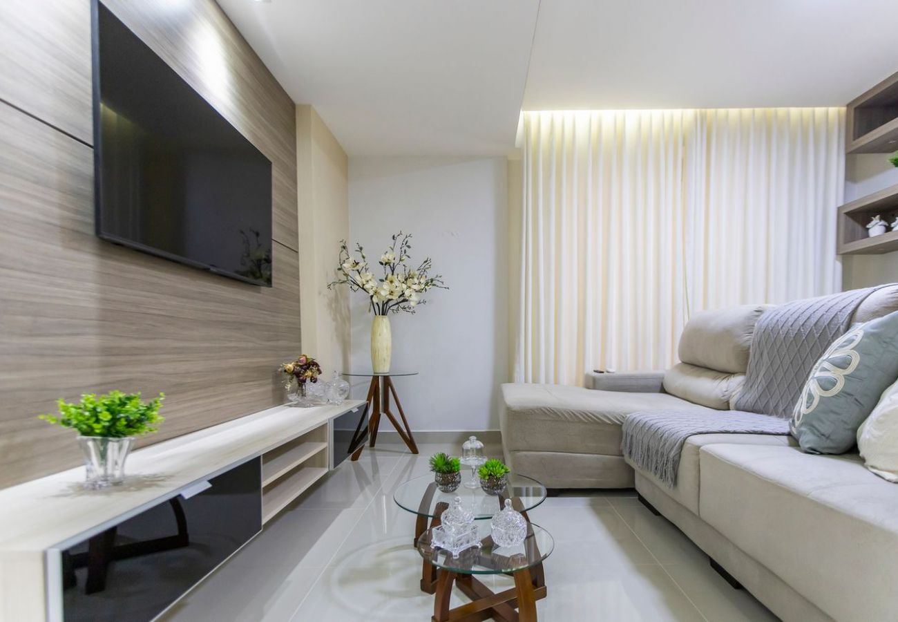 Apartamento em Goiânia - Apto com Varanda a 50m do Lago das Rosas