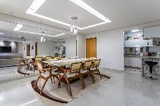 Apartamento em Goiânia - Apto com Varanda a 50m do Lago das Rosas