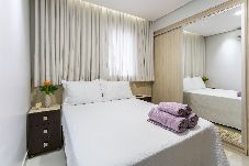 Apartamento em Goiânia - Apto com Varanda a 50m do Lago das Rosas