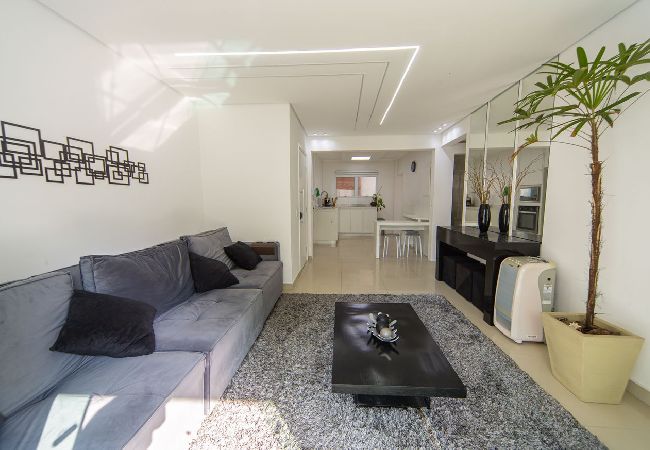 Apartamento em Guarujá -  Apto com 2 vagas e Churrasqueira a 400m da Praia