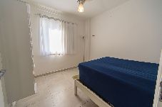 Apartamento em Guarujá -  Apto com 2 vagas e Churrasqueira a 400m da Praia