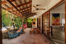 Casa em Guarujá - Casa Pet Friendly com Piscina Aquecida na Enseada