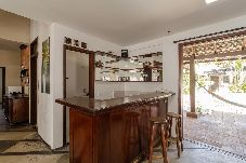 Casa em Guarujá - Casa Pet Friendly com Piscina Aquecida na Enseada