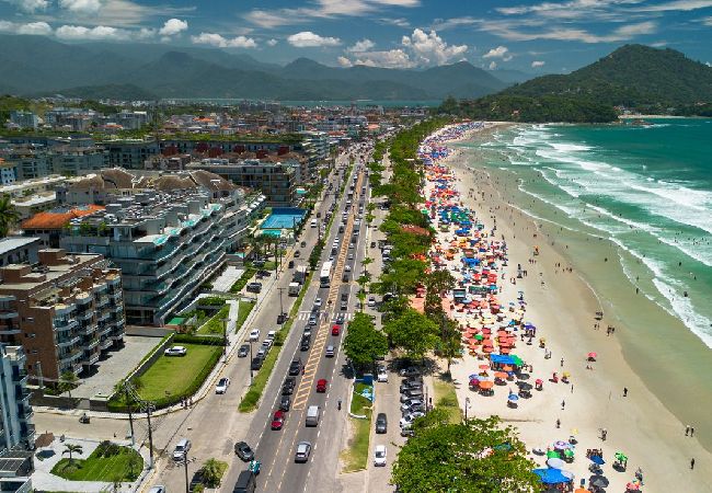Apartamento em Ubatuba - Apartamento com Garagem a 400m da Praia Grande