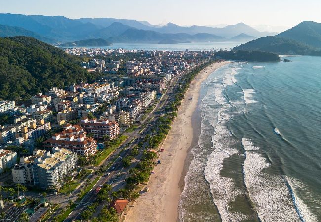 Apartamento em Ubatuba - Apartamento com Garagem Coberta a 400m da praia