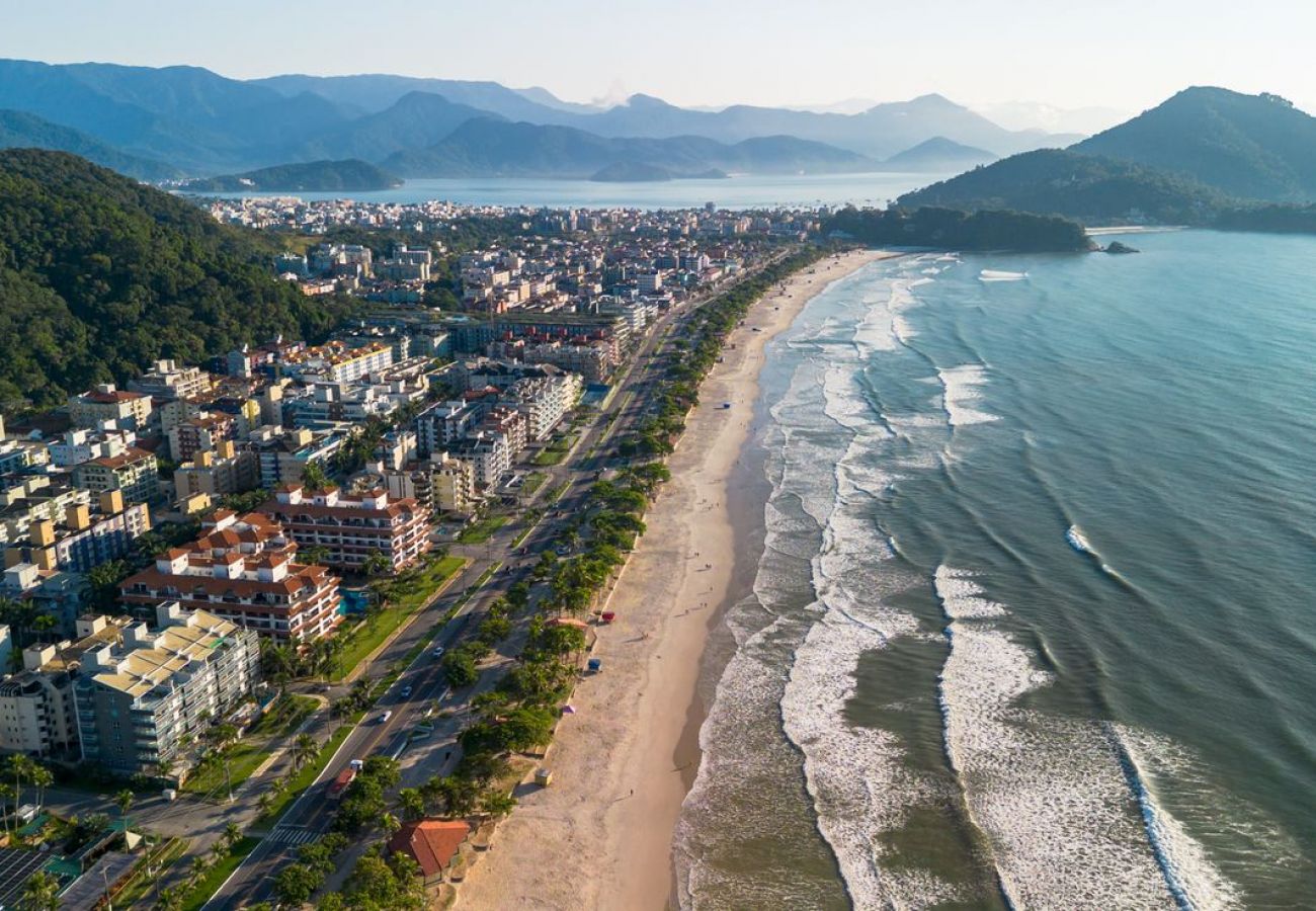 Apartamento em Ubatuba - Apartamento com Garagem Coberta a 400m da praia